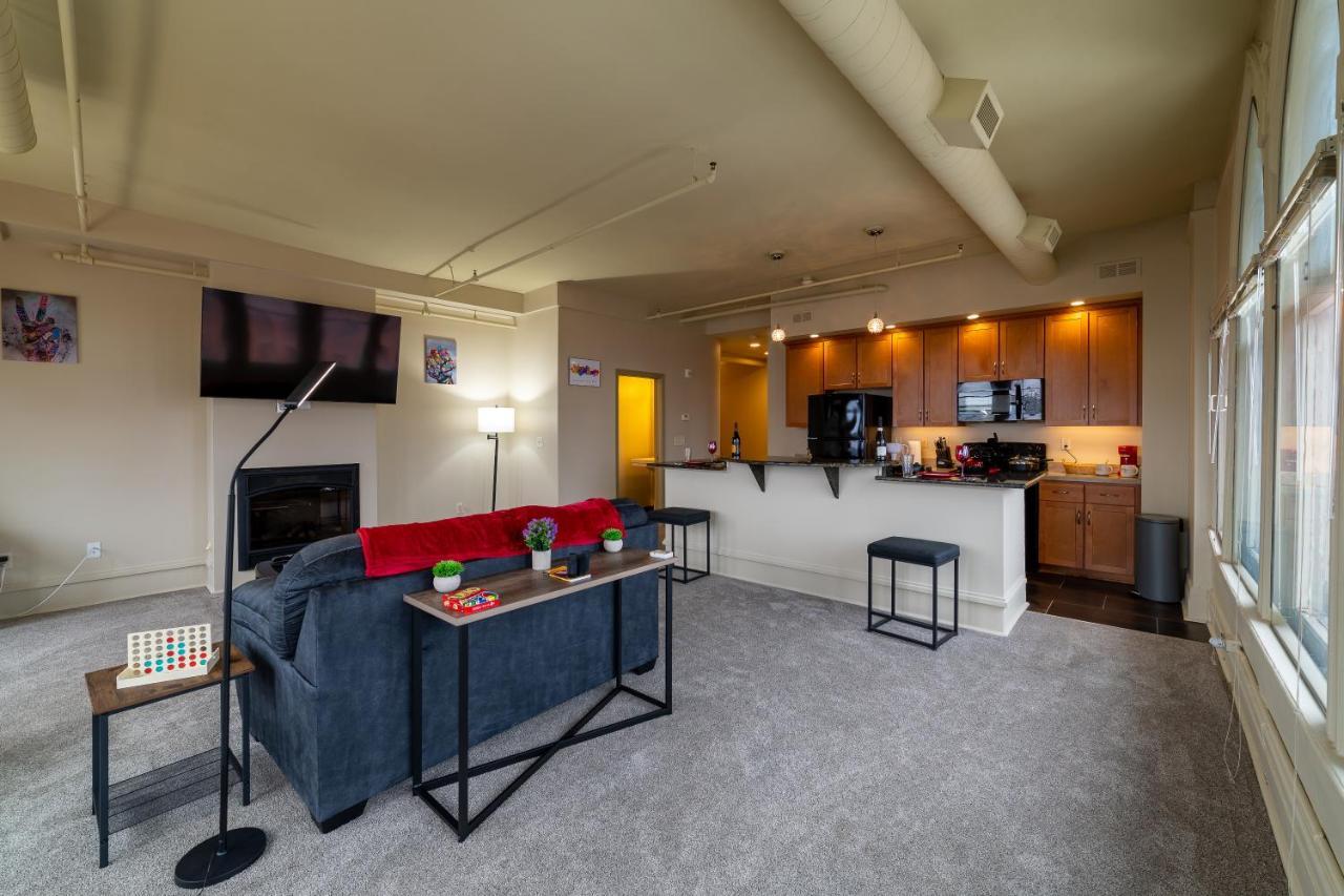 Апартаменти King Bed W/ Panoramic Views Of Dt! Рочестер Екстер'єр фото